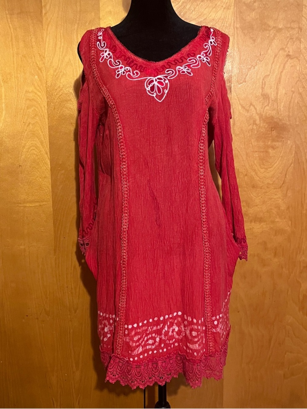South Main Red Embroidered L/XL Cold-Shoulder Mini Dress with Lace Hem